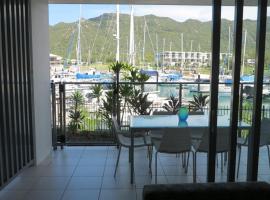 Blue on Blue Apartment 312, holiday home in Nelly Bay