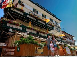 Hotel Cavallino Bianco - Weisses Roessl – hotel w mieście San Candido