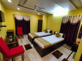 HOTEL SAKET PALACE, bed & breakfast σε Rajgir