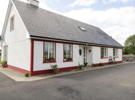 Lough Mask Road Fishing Lodge, feriebolig i Cong