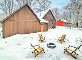 Holland Home with Fire Pit - Walk to Lake!, rental liburan di Holland