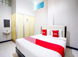 OYO Flagship 90890 Bratang Gede Residence, hotel con parcheggio a Krukah