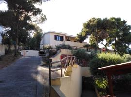 Villa panoramica immersa nel verde – apartament w Porto Pino