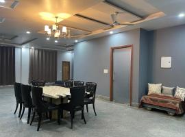 big hall 4 marriage/gatherings/short/long function, holiday home in Gurgaon