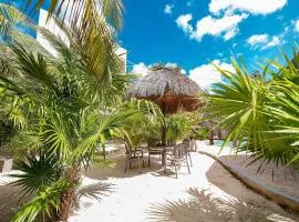 87979 Very chic 3BR Condo, tons of amenities, 1 block from Ocean