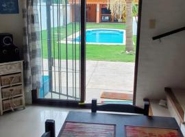 Casa piscina Atlantida, hotelli, jossa on uima-allas kohteessa Atlántida