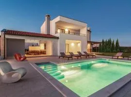 Amazing Home In Valbandon With Wifi, Outdoor Swimming Pool And Heated Swimming Pool