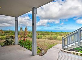 The Aloha Green House Retreat with Ocean Views!, hotell i Naalehu
