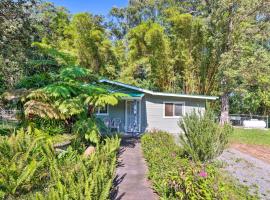 Quiet Cottage on Picturesque Honokaa Orchard, hotel in Kukuihaele