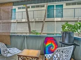 Sun-Filled Condo with Lanai Near Waikiki Beach!