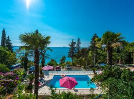 Boutique B&B Villa Carmen، فندق في مْليني