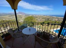 3 bedroom home with amazing views & outdoor spaces, hotel in Manilva