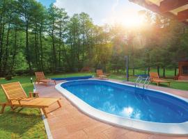 Lovely Home In Brestovac With Outdoor Swimming Pool, ξενοδοχείο σε Novo Zvecevo