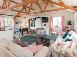 Spacious Swallow Cottage, huisdiervriendelijk hotel in Tisbury