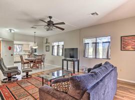 Tranquil Green Valley Townhome with Mtn Views!, βίλα σε Green Valley