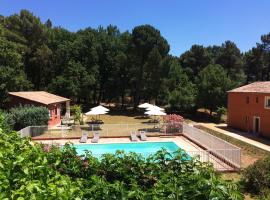 Hotel Les Ambres, hotell i Roussillon