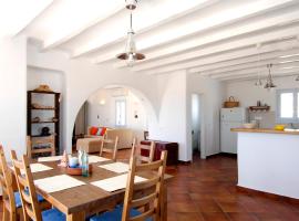 Divers House Paros, villa in Ambelas