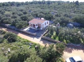 Holiday Home Nada, villa em Sali