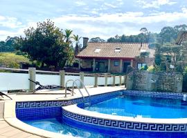 VILLA RAICES. Agradable casa con piscina, casa de campo em Baiona