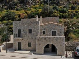 Vina's Stone House, cheap hotel in Limeni