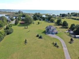 PlanURstay - Carrying Place 6BR & 3BTH Near SandBanks Park, hotel near Presqu'ile Provincial Park, Carrying Place