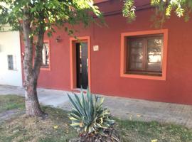 N6-CASA CÉNTRICA 2 DORMITORIOS Con AIRE ACONDICIONADO, cabana o cottage a Artigas