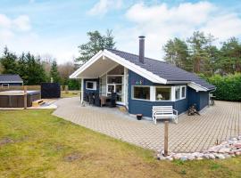 8 person holiday home in Ebeltoft, cottage in Ebeltoft