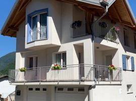 Angeli Dolomiti House2, ξενοδοχείο σε Croviana