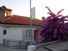 Apartments & Rooms Karmen, hotel di Portoroz