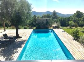VILLA privée 3 étoiles avec piscine, jardin et terrain de pétanque, alojamento para férias em Lecci