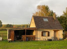 Gite de charme au coeur de la forêt, hotel with parking in Saint-Mars-dʼOutillé