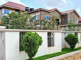 Douglas Luxury Apartments At Douglas Court, Adenta, Accra, hotel in Accra