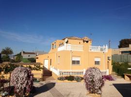 Pete's Place, Hotel in La Marina