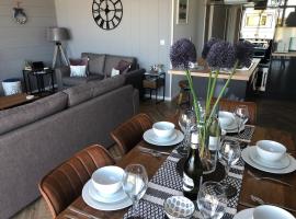 Padstow Lodge - Padstow Holiday Village, family hotel in Padstow