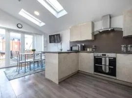 Townhouse for Professionals (5 Bedroom 5 Ensuite)