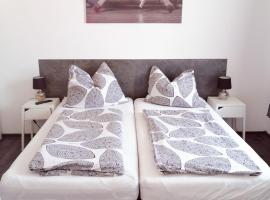 Betterhome Apartments am Stadion I Free Parking I Self Check-in, hotel ve uŠtýrském Hradci