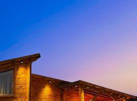 شاليهات الكوخ الريفي, hotel in Umm Qanbūrah