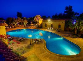 فندق نادي النخيل، فندق في أرفود