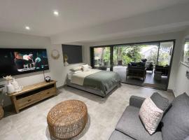 Quiet private getaway, private gym walk 2 beach, apartamento en Terrigal