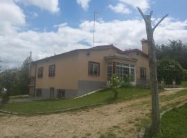 Casa Rural La Ermita del Viso, lantligt boende i Monterrubio de Armuña