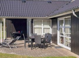 Four-Bedroom Holiday home in Hadsund 26, feriebolig i Nørre Hurup