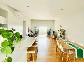 734 apartment-2 bedroom and 2 bathroom accommodation, sleeps 4