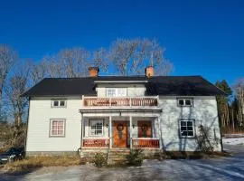 Charming 6 bedroom House & Horse Farm - Sleeps 12