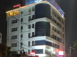 Hotel Mirage Regency, hotell nära Tribhuvan flygplats - KTM, Kathmandu