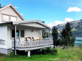 Seaside Retreat in Lyngen-By Traum, hotel di Svensby