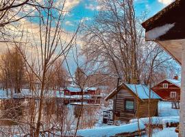 Romantic Cabin right on the lake with fire place, hotel v destinaci Stjärnsund