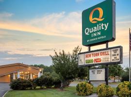 Quality Inn Fredericksburg near Historic Downtown: Fredericksburg şehrinde bir otel