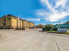 Quality Inn & Suites North Mesquite I-30, hotel near John Fitzgerald Kennedy Memorial, Mesquite