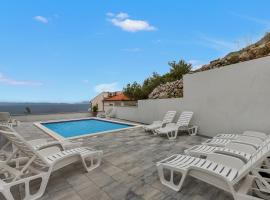 Vila Mila Mare, hotel with pools in Drasnice