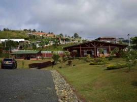 Agradable casa de campo/ finca en el Carmen Valle, εξοχική κατοικία σε Tocotá